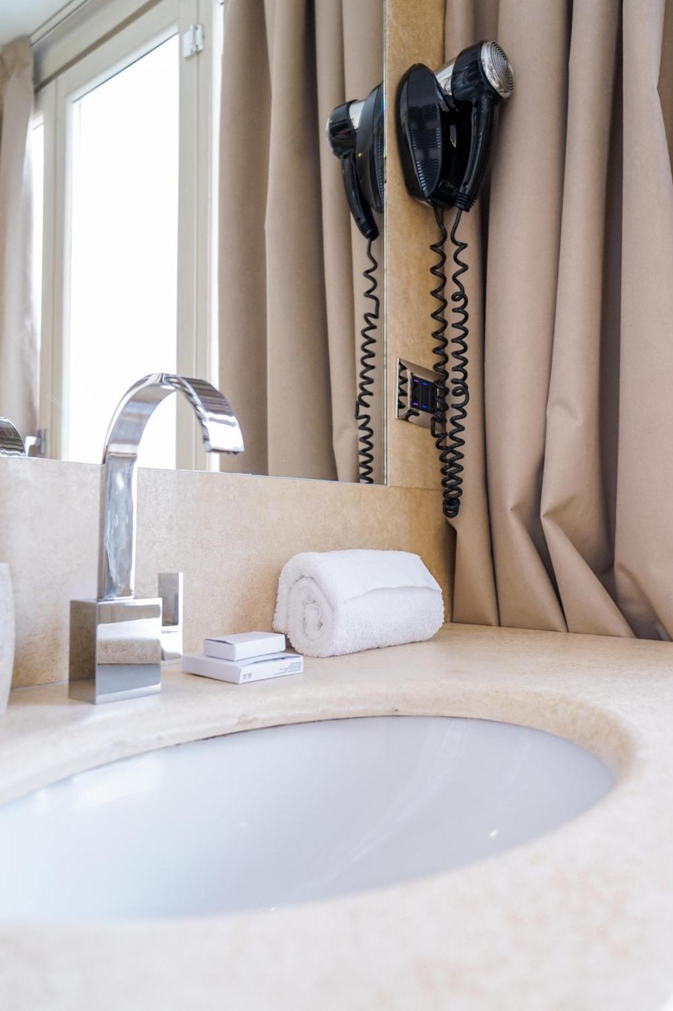 The Unique Hotel Milan Bagian luar foto