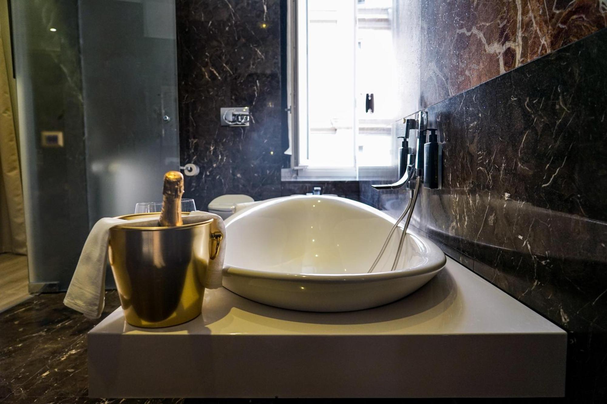 The Unique Hotel Milan Bagian luar foto