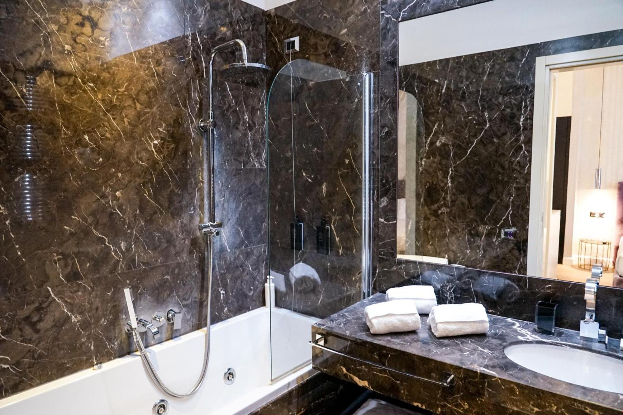 The Unique Hotel Milan Bagian luar foto